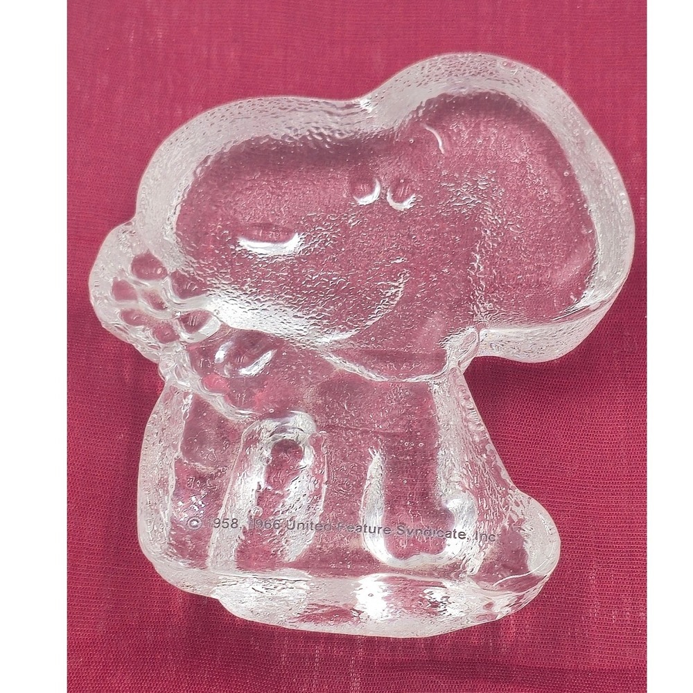 United Feature Syndicate Snoopy Paperweight Unisex Clear Excellent 1966 Glass